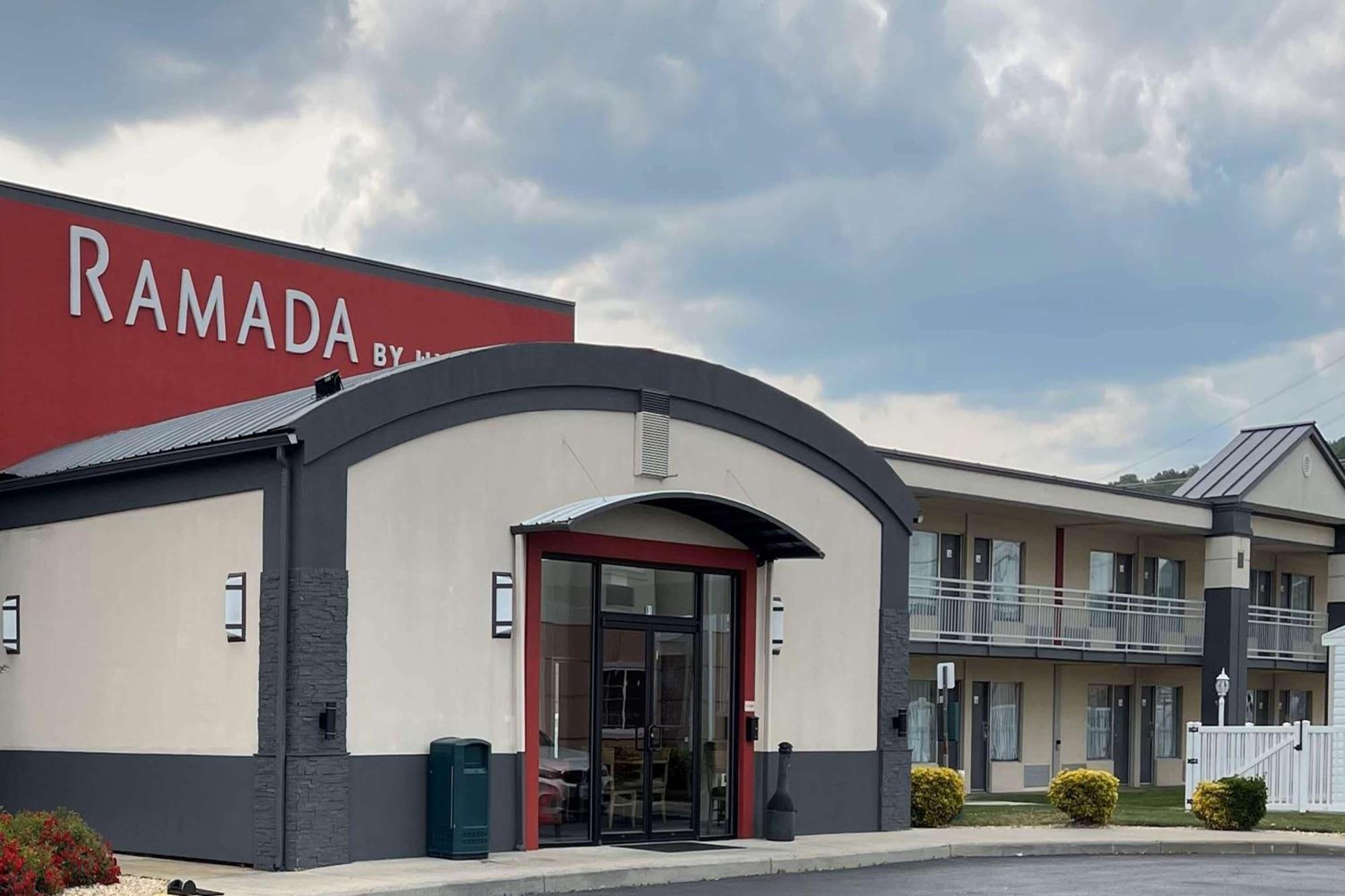 Motel Ramada By Wyndham Harrisonburg Exterior foto