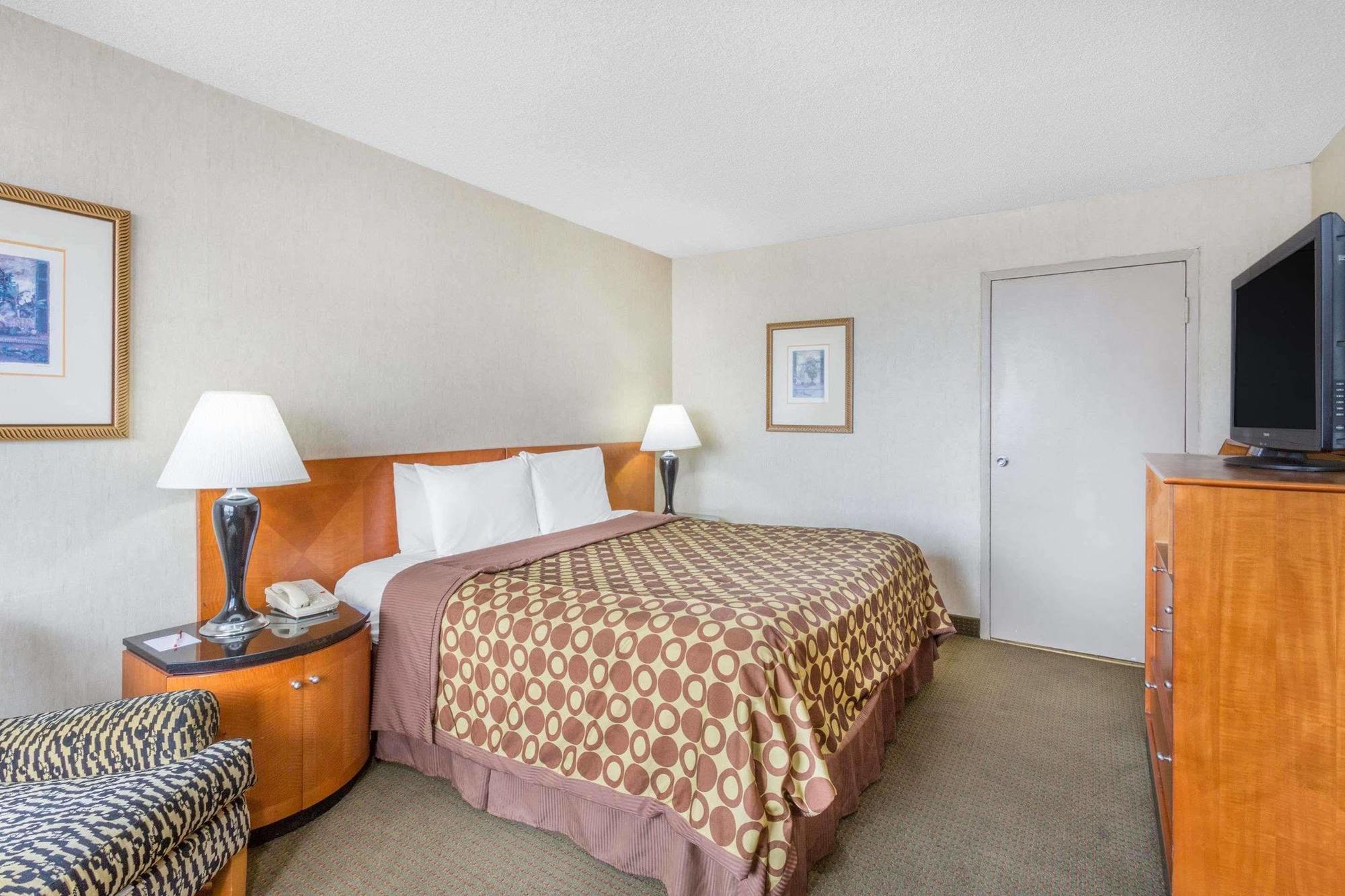 Motel Ramada By Wyndham Harrisonburg Exterior foto